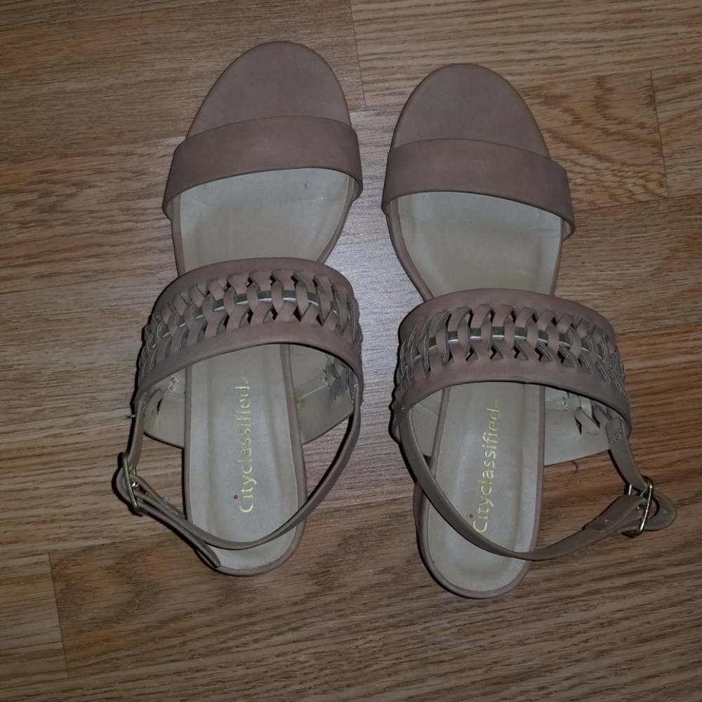 Tan/gold strappy low heel sandals